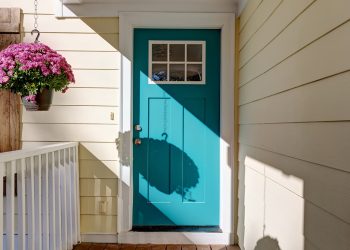 Listing<br>Videos Blue door